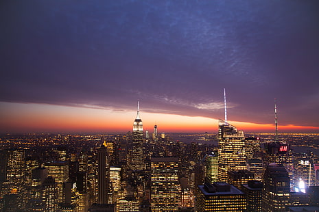 flygfoto av upplysta byggnader under molnig himmel, manhattan, manhattan, Manhattan, sten, flygfoto, byggnader, molnigt, sky, New York City, solnedgång, ljus, utveckling, massiv, befolkning, NYC, Manhattan Skyline, vacker, jord, konstgjord , Naturligt ljus, belysning, stadshorisont, stadsbild, skyskrapa, empire State Building, manhattan - New York City, stad, urban scen, centrala distriktet, arkitektur, berömda Place, uSA, byggnad Exteriör, natt, New York State, Midtown Manhattan, byggd struktur, torn, kontorsbyggnad, dom Tower - New York, skymning, Flygfoto, Financial District, Hudson River, Panorama, City Life, Business, HD tapet HD wallpaper