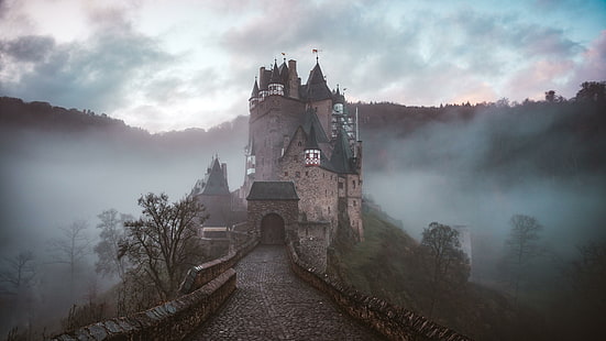 eltz castle, germany, medieval castle, misty, foggy, haze, castle, medival architecture, architecture, hazy, wierschem, cloud, forest, eltz forest, HD wallpaper HD wallpaper