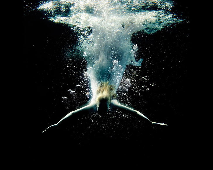 수영하는 사람의 수중 사진, 화학 형제, 앨범 표지, 수중, 여자, 물, 어두운, 검은 색, 푸른, HD 배경 화면