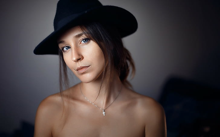 blue eyes, portrait, millinery, Lorenza Cani, looking at viewer, women, necklace, bare shoulders, Lorenza, hat, HD wallpaper