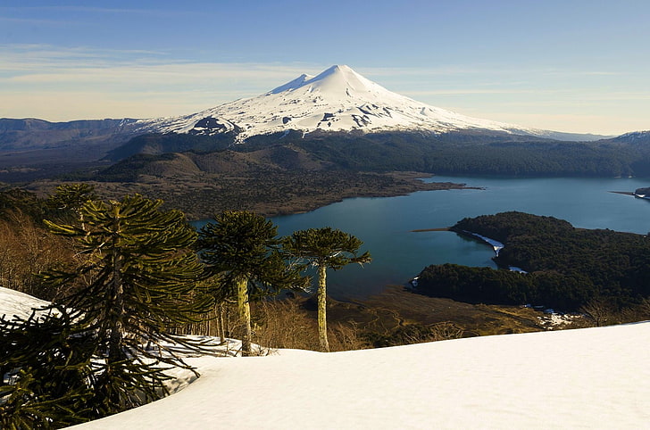 планинска природа, фотография, природа, пейзаж, снежен връх, вулкан, планини, езеро, гора, сняг, Чили, HD тапет