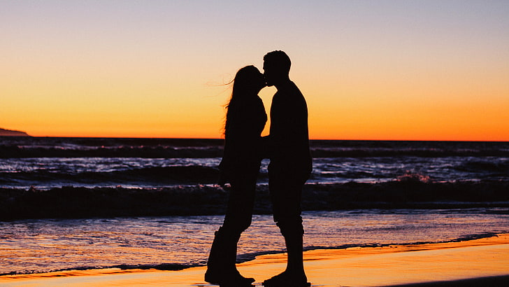 Bacio, Amanti, Spiaggia, Coppia, Silhouette, Tramonto, 5K, Sfondo HD