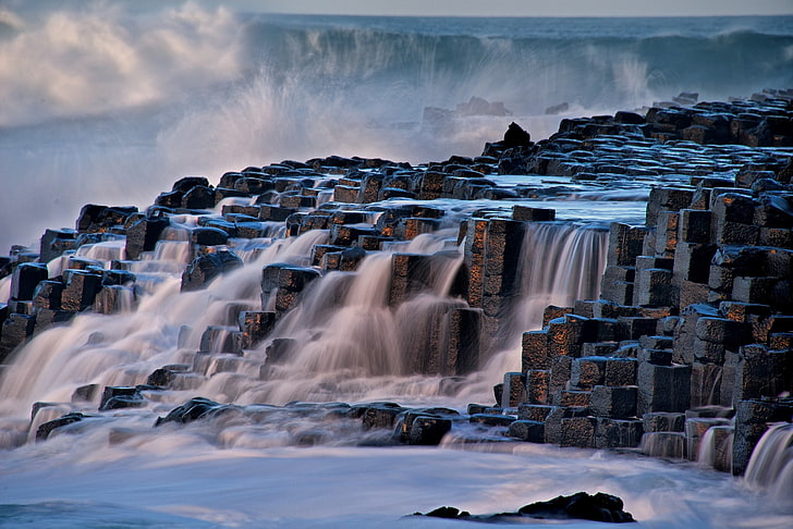 น้ำตกหลายขั้นตอนขาวดำธรรมชาติภูมิทัศน์ Giant's Causeway ทะเลคลื่นหินหินไอร์แลนด์การเปิดรับแสงเป็นเวลานาน, วอลล์เปเปอร์ HD