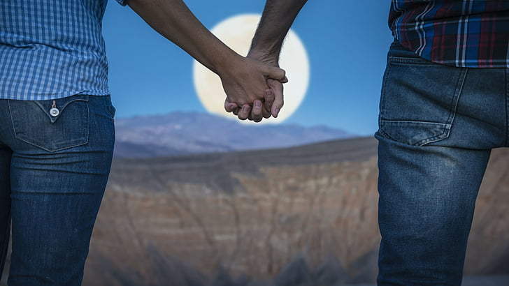 couple holding hands in front of moon, love image, hands, moon, 5k, HD wallpaper
