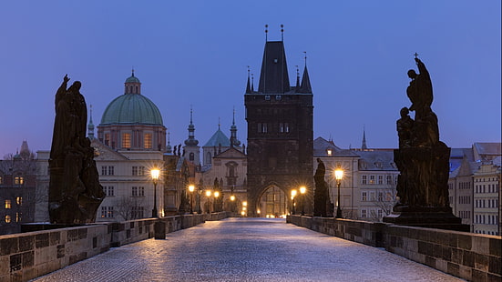 Charles Bridge, Prag, cityscape, mimari, eski bina, Prag, Çek Cumhuriyeti, akşam, sokak lambası, köprü, kapılar, heykel, katedral, kilise, kule, HD masaüstü duvar kağıdı HD wallpaper
