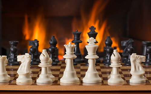 Игра на шах, бял и черен шах, игри, шах, зима, класика, съвет, игра, игра, крал, огън, победител, стратегия, битка, топлина, рицар, движение, парче, камина, успех, пешка, състезание, отдих , Епископ, отдих, интелигентност, шахматна дъска, шахматна дъска дама, куцове, шахматна дъска кралица, HD тапет HD wallpaper