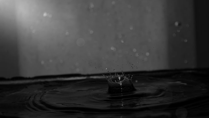 schwarzes und graues hölzernes Bettgestell, einfarbig, Wasser, Wassertropfen, HD-Hintergrundbild
