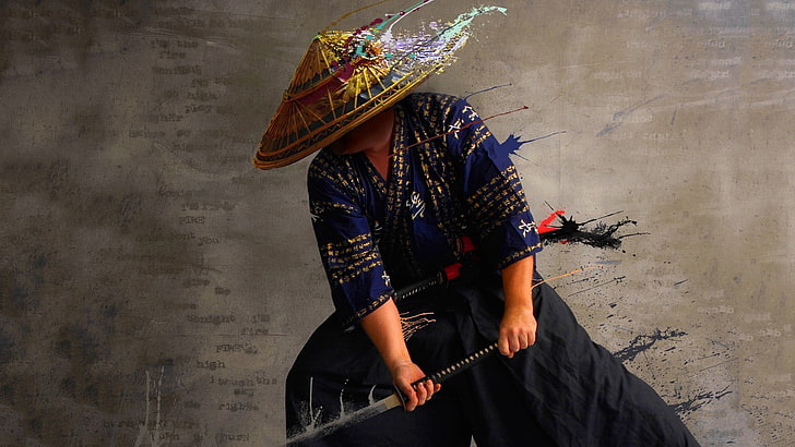 man håller katana illustration, samurai håller katana och bär brun och lila hatt, japanska, samurai, katana, konstverk, fotomanipulation, män, hatt, text, japanska kläder, färgstänk, beige, HD tapet