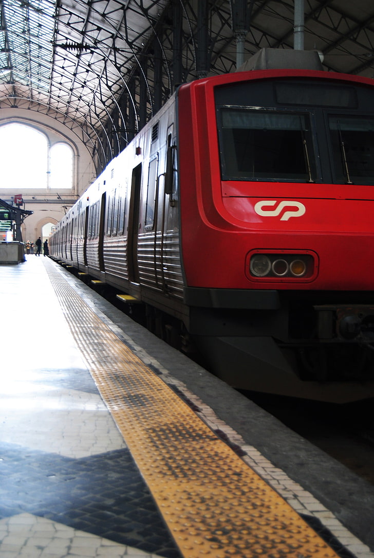 kereta merah dan hitam, kereta api, Lisbon, kereta api, stasiun kereta, kendaraan, Wallpaper HD, wallpaper seluler