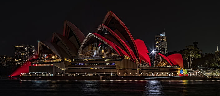 море, вода, свет, ночь, красный, город, огни, тьма, люди, здание, здание, дом, небоскребы, освещение, Австралия, панорама, Сидней, прожектор, мегаполис, ночное небо, Сиднейский оперный театр, туристы,Оперный театр, HD обои HD wallpaper