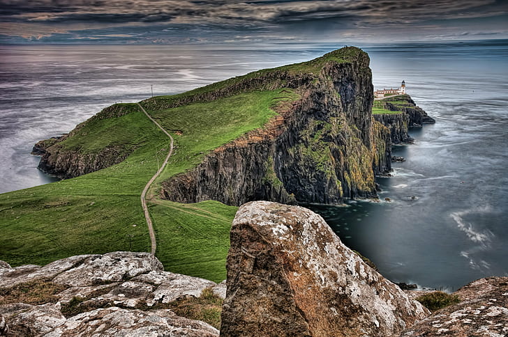 green and brown rock mountain near body of water, neist point, neist point, green, rock mountain, body of water, Neist Point  Lighthouse, Skye, Duirinish, nature, cliff, sea, rock - Object, landscape, scenics, outdoors, coastline, iceland, HD wallpaper