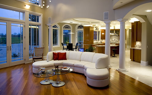 белый секционный диван и два стеклянных столика, диван, дизайн, журналы, дизайн интерьера, квартира, комната, красный, подушки, стиль, стол, HD обои HD wallpaper