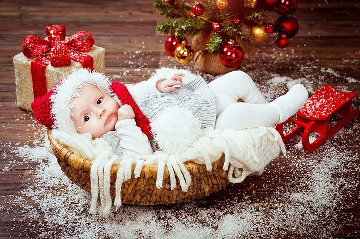 เสื้อกันหนาวสีฟ้าของทารก, ตะกร้า, หมวก, ของเล่น, เด็ก, ทารก, คริสต์มาส, ของขวัญ, ปีใหม่, ทารก, วอลล์เปเปอร์ HD
