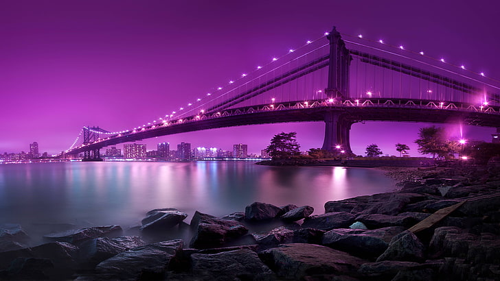 照明、アメリカ、アメリカ合衆国、ニューヨーク、マンハッタン橋、夕暮れ、夕方、8K UHD、都市、橋、ニューヨーク市、夜、空、都市景観、水、街の明かり、紫色の風景、8K、 HDデスクトップの壁紙