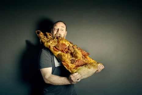 رجل يأكل البيتزا والطعام والشخص والبيتزا، خلفية HD HD wallpaper