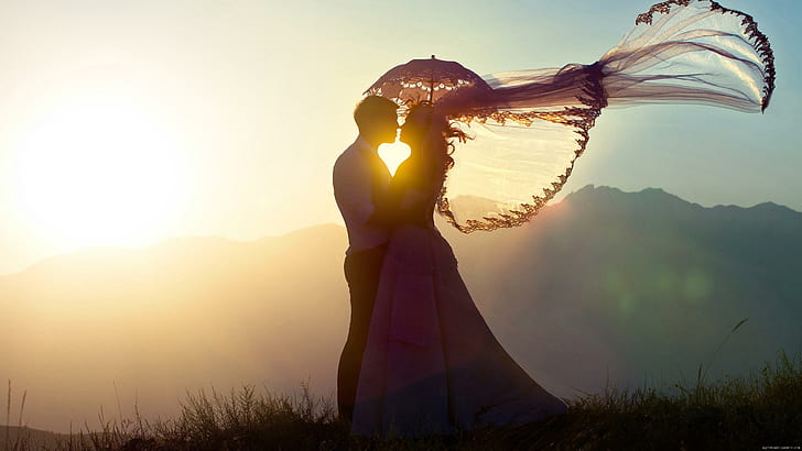 Молодые замужние целуются на закате, целующаяся пара, свадьба, закат, горы, любовь, поцелуй, сердце, HD обои