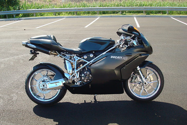 Велосипед Ducati 749, черный, парковка, велосипед, вид сбоку, шишка, Ducati, 749, суперспорт, HD обои