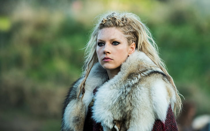 Fotografía de primer plano de la mujer de la serie de televisión Vikingos en abrigo de pieles, Katheryn Winnick, Lagertha, Vikingos, HD, Fondo de pantalla HD
