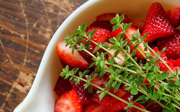 slice of strawberries, strawberries, herb, bowl, berry, HD wallpaper