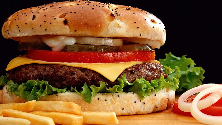 hamburger dengan hiasan, hamburger, roti gulung, bawang, opium, isian, kentang goreng, makanan cepat saji, Wallpaper HD