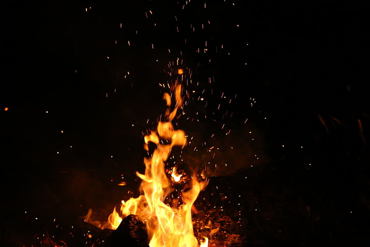 api, membakar, malam, api unggun, percikan api, Wallpaper HD