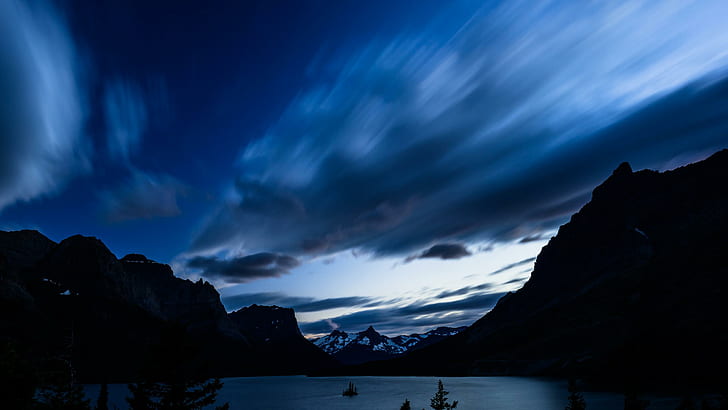 Mountain Night, silhouette di montagne per spo d'acqua, cieli blu, notte scenica, montagna panoramica, notte di montagna, notte blu, Sfondo HD
