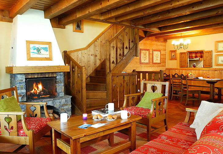 tavolino rettangolare in legno marrone, design, foto, camera, interno, scala, in legno, camino, soggiorno, Sfondo HD