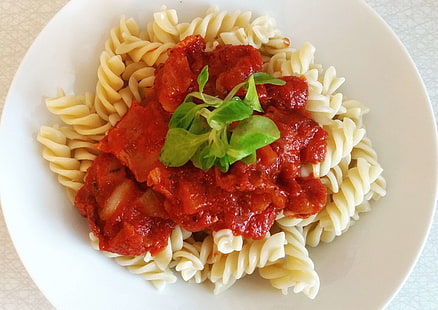 cooked, delicious, dinner, food, foodporn, lunch, meal, noodles, pasta, spirelli, tasty, tomato sauce, yummy, HD wallpaper HD wallpaper