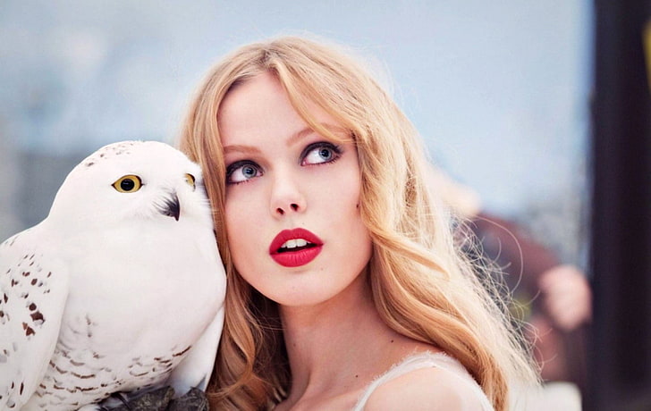 women, model, Frida Gustavsson, blonde, red lipstick, owl, animals, blue eyes, open mouth, looking away, HD wallpaper
