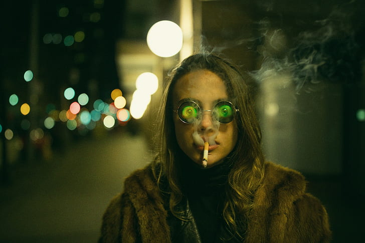 donne, modella, occhiali con ologramma, fumo, sigarette, strada, Sfondo HD