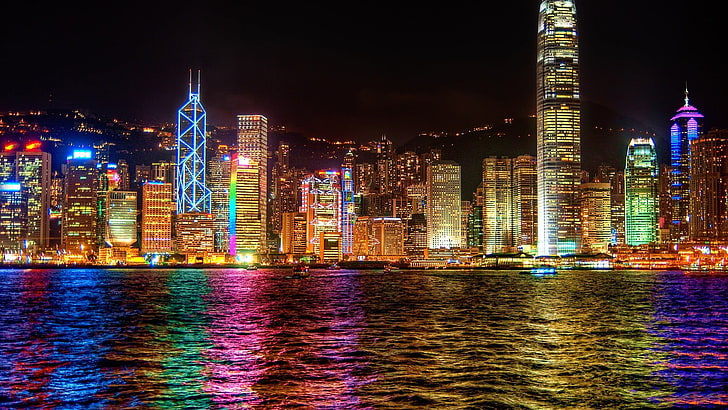 foto cahaya kota dekat laut pada waktu malam, kota, Hong Kong, pencakar langit, lampu, air, warna-warni, cityscape, Wallpaper HD