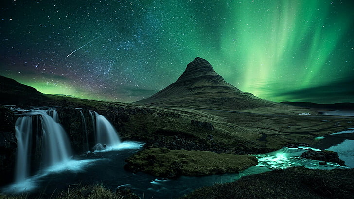 宇宙、kirkjufellsfoss、kirkjufell、アイスランド、真夜中、夜、地球、コンピューターの壁紙、風景、オーロラ、grundarfjorour、滝、現象、空、雰囲気、オーロラ、自然、 HDデスクトップの壁紙