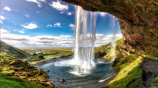 La cascade de Seljalandsfoss est située dans la région sud de l'Islande et est l'une des cascades et des merveilles naturelles les plus populaires d'Islande, Fond d'écran HD HD wallpaper