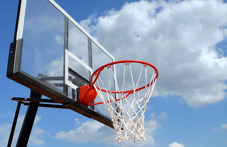 アクション アクティブ アクティビティ バスケット バスケットボール 青空 雲 コート 機器 楽しい ゲーム 高 フープ Hdデスクトップの壁紙 Wallpaperbetter