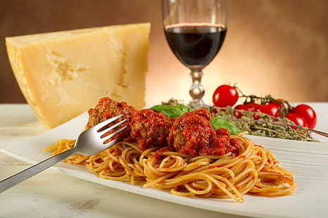 spagetti och köttbullar, vin, mat, ost, tomater, pasta, måltid, HD tapet HD wallpaper