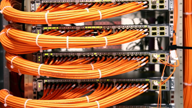 quatre concentrateurs Ethernet noirs, fils, réseau, commutateurs, Fond d'écran HD