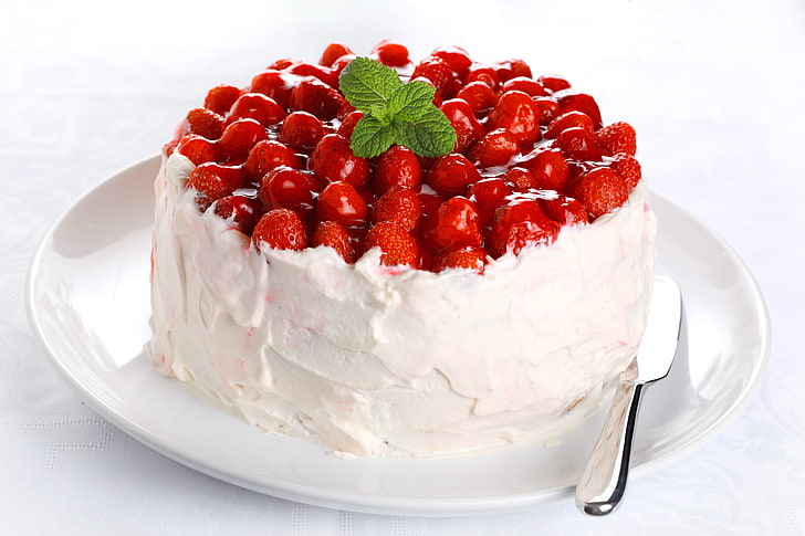 white icing covered cake with strawberries, strawberries, cake, cream, syrup, HD wallpaper