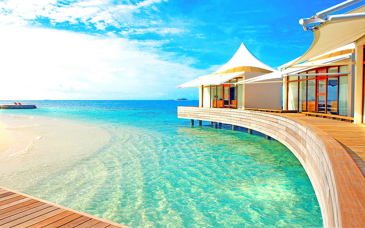луксозни водни бунгала-пейзажи HD тапети, кафяви и бели къщи на плажа, HD тапет