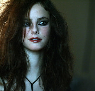 Kaya Scodelario, mujer, pintalabios rojo, cara, maquillaje, modelo, cabello largo, Fondo de pantalla HD HD wallpaper