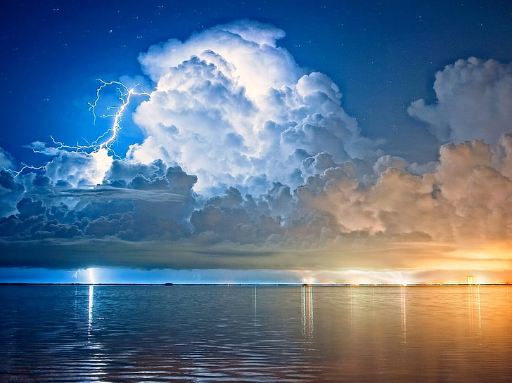 водно тяло, мълния, облаци, буря, звездна нощ, нос Канаверал, Флорида, море, улично осветление, вода, син, бял, жълт, природа, пейзаж, циан, хоризонт, HD тапет