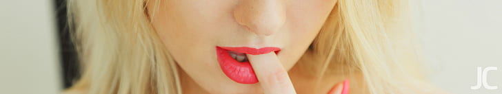 المرأة ، الشفاه ، شقراء ، الإصبع في الفم ، أحمر الشفاه، خلفية HD