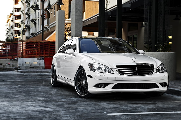 white Mercedes-Benz sedan, auto, the city, Wallpaper, 360 forged, white Mercedes, black rims, mersedes s-class, HD wallpaper