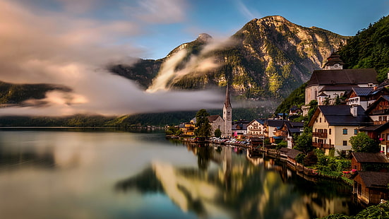 jezioro hallstatt, europa, kościół, górska wioska, górskie jezioro, atrakcja turystyczna, krajobraz, austria, salzkammergut, odbicie, jezioro, hallstatt, chmura, góra, woda, niebo, natura, Tapety HD HD wallpaper