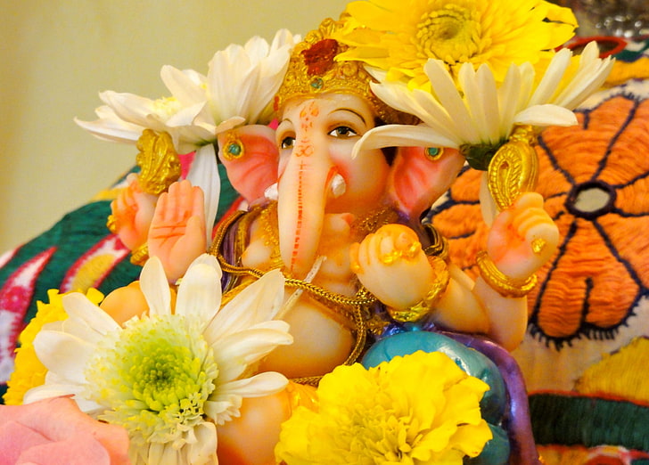 Праздновать Ганеш Чатуртхи, статуэтка индуистского бога Ганеша, Фестивали / Праздники, Ганеш Чатуртхи, цветок, празднование, фестиваль, Ганеша, HD обои