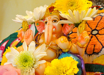 Celebre Ganesh Chaturthi, Ganesha estatuilla del dios hindú, festivales / fiestas, Ganesh Chaturthi, flor, celebración, festival, ganesha, Fondo de pantalla HD HD wallpaper