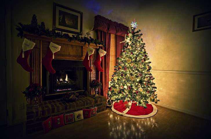 Christmas Eve 2014, lighted Christmas tree digital wallpaper, Holidays, Christmas, Beautiful, Classic, Holiday, Celebrate, merry christmas, christmas tree, decorations, 2014, HD wallpaper