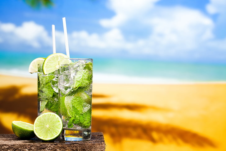 due bicchieri trasparenti, mare, spiaggia, cocktail, lime, fresco, sole, sabbia, bibita, Mojito, tropicale, Sfondo HD