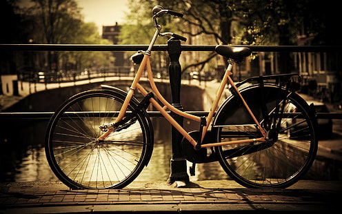 Bicycle in Amsterdam, Netherlands, canal, bridge, fence, a city bicycle, Netherlands, Amsterdam, HD wallpaper HD wallpaper
