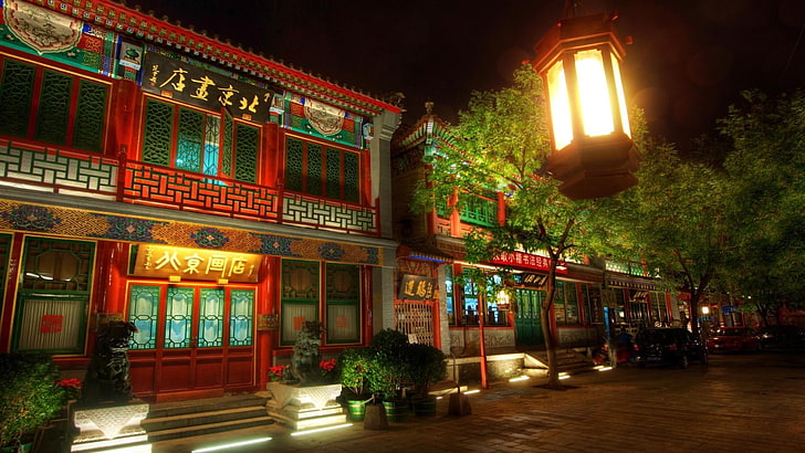 красная восточная структура, архитектура, городской пейзаж, город, столица, здание, улица, Пекин, азиатская архитектура, лампа, деревья, ночь, огни, скульптура, HD обои