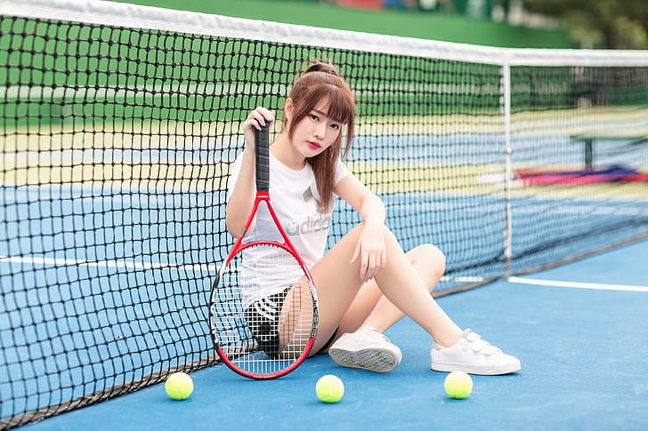 mira, malla, raqueta, atleta, cabello rojo, cancha de tenis, modelo posando, hermosa chica asiática, hermosa asiática, Fondo de pantalla HD